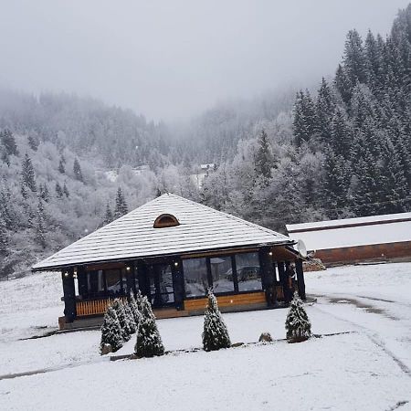 Hotel Casa Obcina Bucovinei Fundu Moldovei Exterior foto